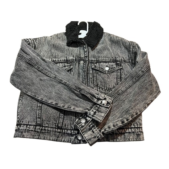 Forever 21 Jackets & Blazers - Forever 21 Womens Black Acid Wash Sherpa Lined Denim Trucker Jacket‎ Small S